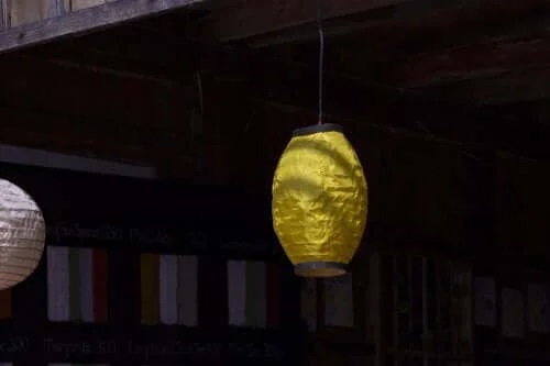 Cum să faci felinare pentru curte cu hârtie
