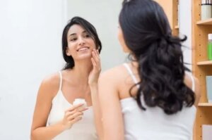 Pregătirea pielii pentru machiaj cu aspect natural