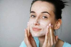 Măștile faciale cu buttermilk: sunt benefice?