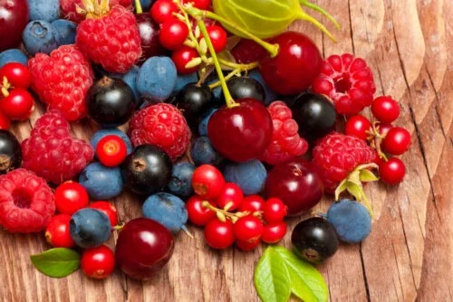 Fructele și legumele roșii proaspete sunt sănătoase