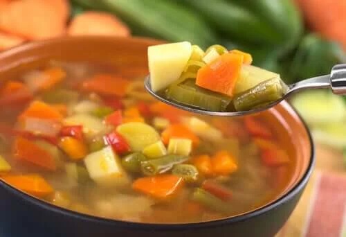 Lingură cu legume din supă
