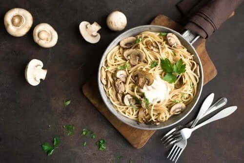 Paste bolognese cu ciuperci