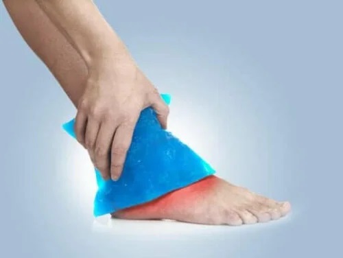 Gheața pe lista de remedii naturale pentru entorsa gleznei