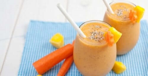 Smoothie cu conopidă și morcovi