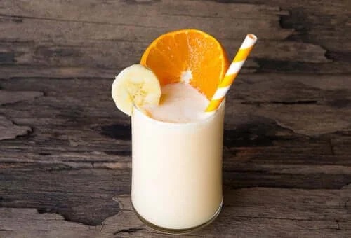 Smoothie cu iaurt și portocală