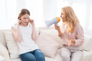 5 moduri în care țipatul la copii îi rănește