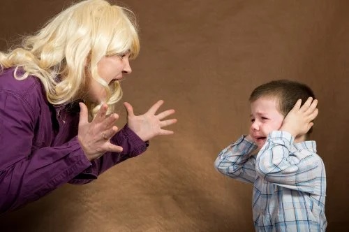 Țipatul la copii le rănește sentimentele