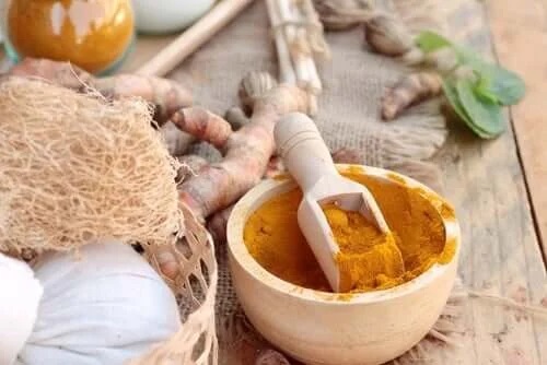 Turmericul pentru tratarea acneei sub formă de remediu natural