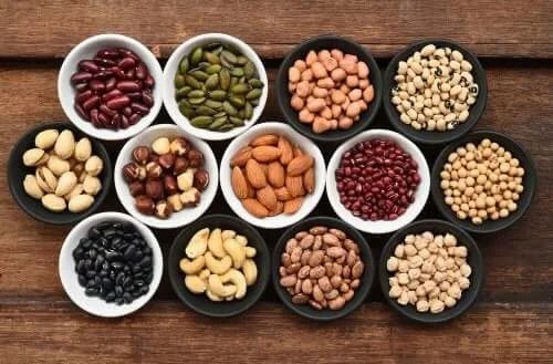 Nucile te ajută să consumi acid folic în sarcină