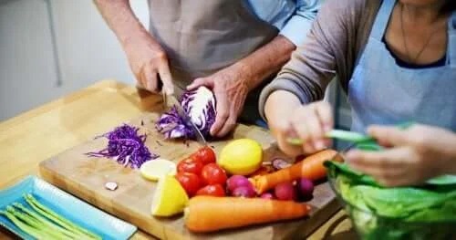 Beneficiile gătitului în cuplu pentru sănătate