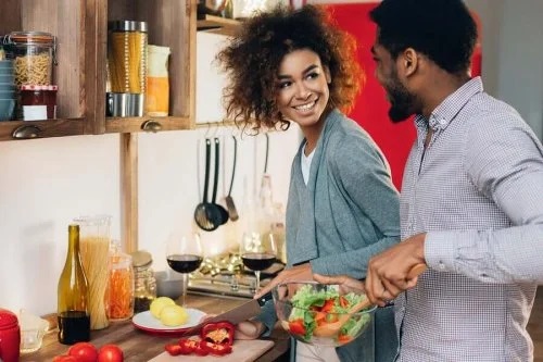 Beneficiile gătitului în cuplu