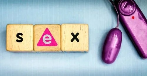 Cuburi pe care scrie sex