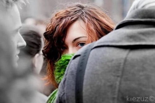 Femeie afectată de anxietatea socială