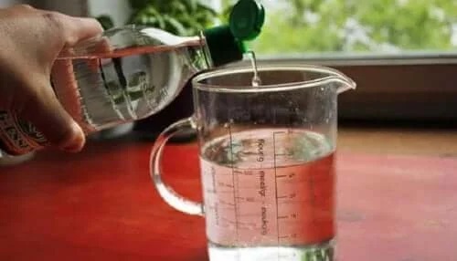 Oțetul la curățenie în locuință