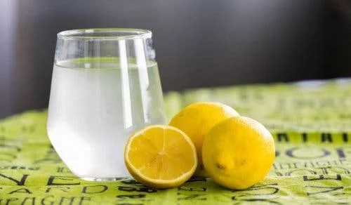 Remedii naturale pentru indigestie cu lămâie