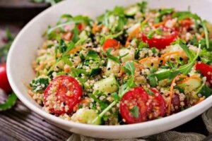 Rețete de salată cu quinoa delicioase