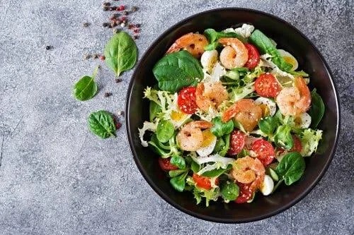 Salate de avocado cu creveți