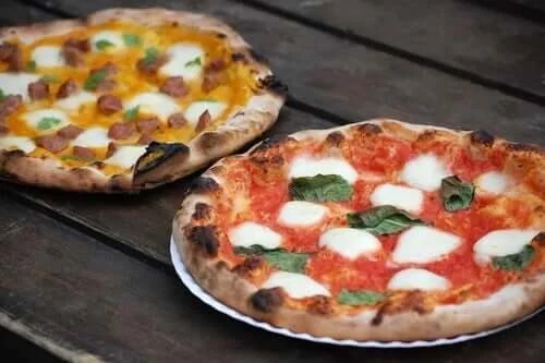 Sortimente diferite de pizza