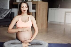 Tot ce trebuie să știi depre yoga în sarcină (prenatală)