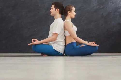 Yoga pentru cupluri este provocatoare