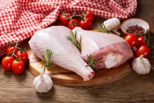 Carne de curcan sau carne de pui: care sunt diferențele?