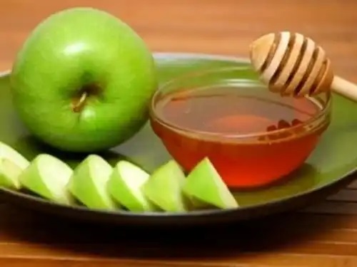 Expectorante naturale ce calmează tusea cu mere și miere