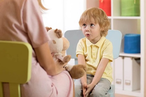 Întârzierile de limbaj la copii: tipuri, simptome și cauze