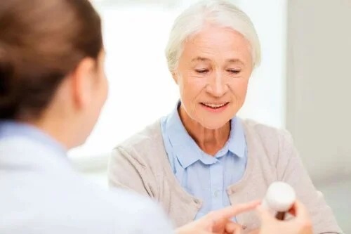 Medic ce prescrie tratamente pentru diareea provocată de antibiotice