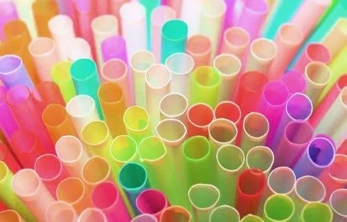 Paie colorate din plastic