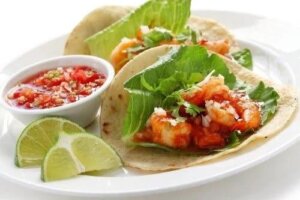 Cum să pregătești tacos cu creveți: 3 rețete