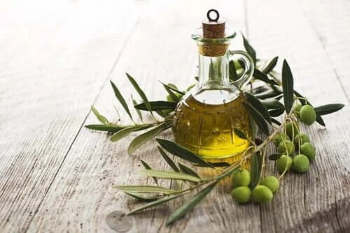 Alimentele din dieta mediteraneană includ ulei de măsline