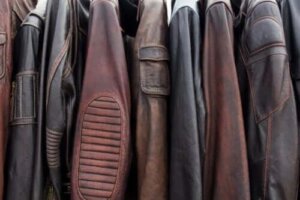 Sfaturi pentru curățarea gecilor de piele