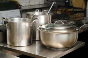 Cum să cureți natural oțelul inoxidabil