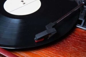 Decorațiuni cu discuri de vinil: 5 idei