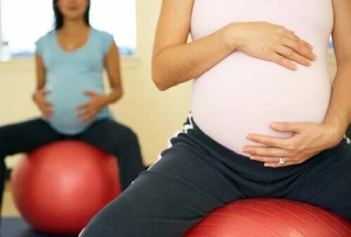 Exerciții pentru femeile însărcinate cu mingea
