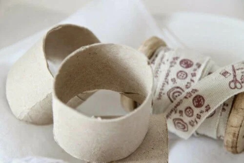Cum să faci inele pentru șervețele din carton