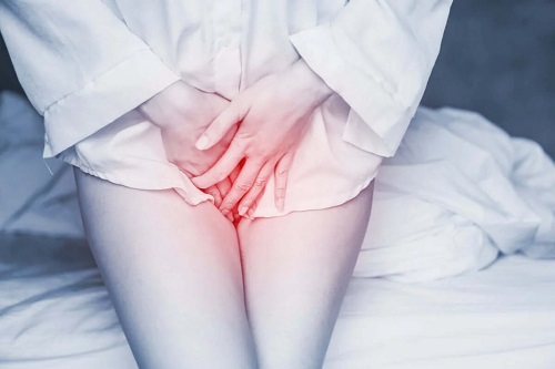 Femeie care are dureri vaginale