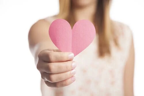 Femeie cu atitudine iubitoare