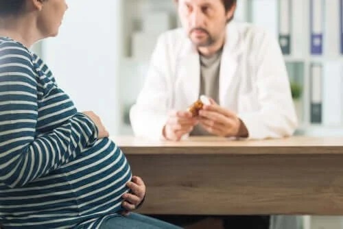 Medic care tratează răcelile în sarcină