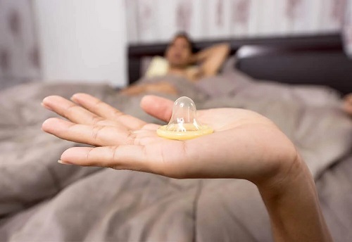 Prezervativul ajută la controlul sexual și reproductiv