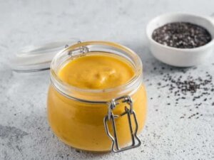 Rețetă de maioneză cu usturoi și turmeric