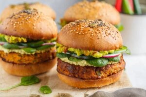 2 rețete de burgeri vegetarieni delicioși