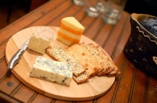 Brânza te ajută să slăbești prin dietă