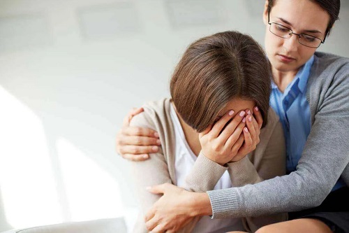 Terapeut care poate trata depresia postpartum