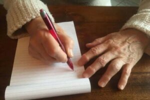 Bătătura scriitorului: de ce apare și cum să o tratezi?
