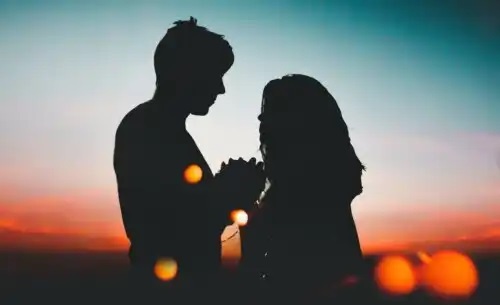 Comunicare emoțională într-o relație romantică