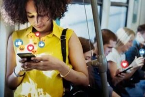 Avantajele și dezavantajele rețelelor de socializare