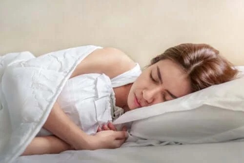 Spasmele în somn: cum să le eviți