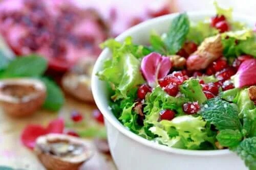 Rețetă de salată cu andive și rodie