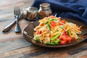 Salată de papaya: rețetă delicioasă și rapidă